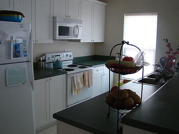 2nd image of 256 Twin Oaks Dr #B