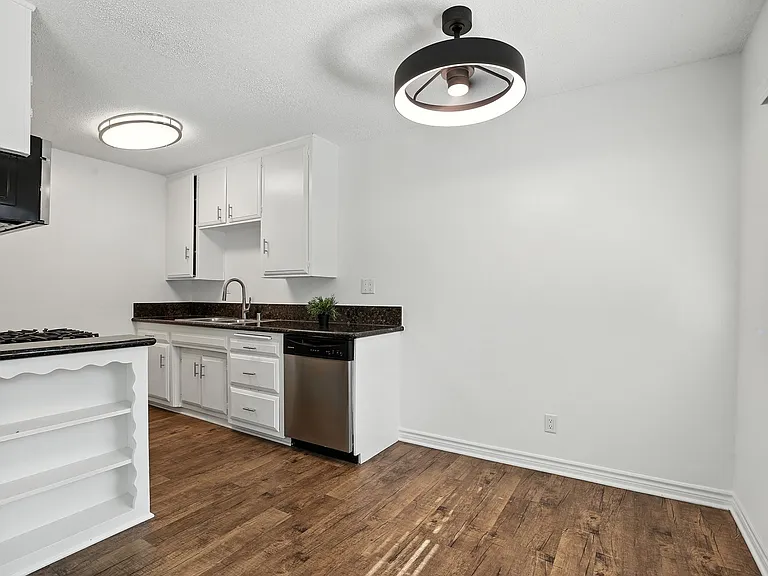 Mistyvale Apartments — Photo 13