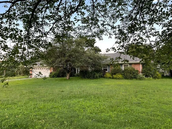 764 Center St, Ludlow, MA 01056