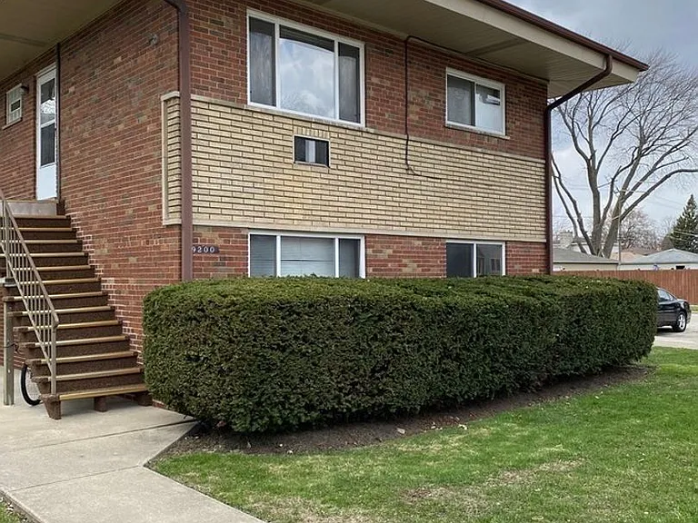 9200-16 S Spaulding Ave — Photo 1