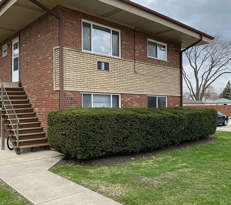 9200-16 S Spaulding Ave