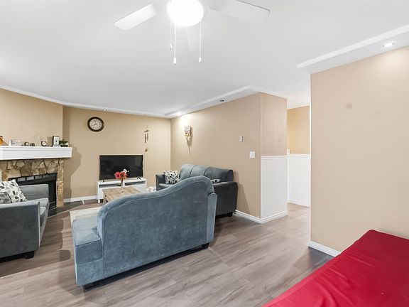 4th image of 13323 71b Ave