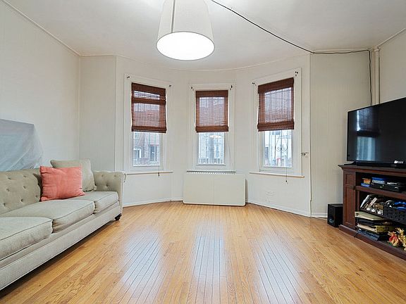 3rd image of 2739 Holland Ave