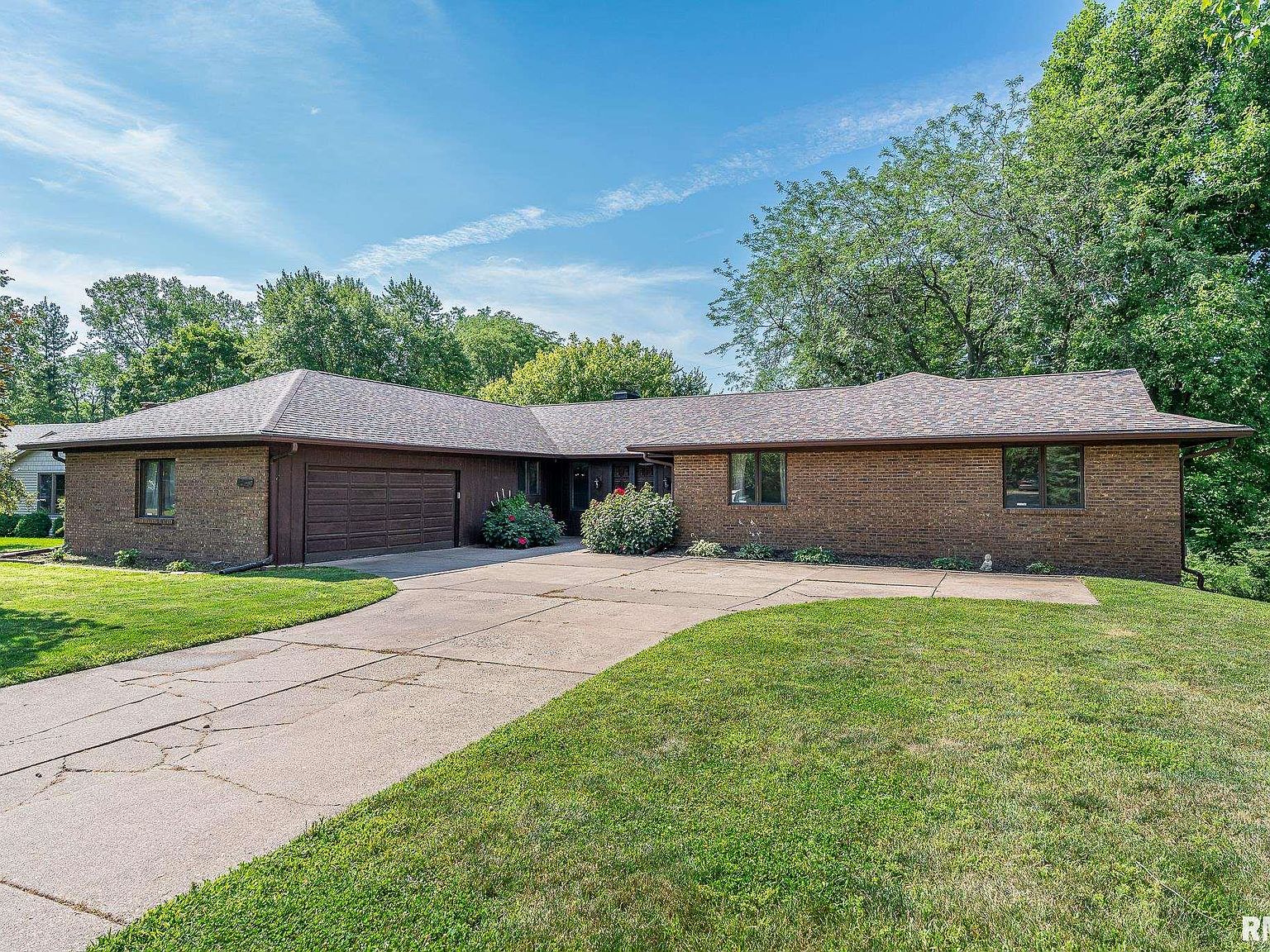 4435 Woodfield Dr, Bettendorf, IA 52722 MLS QC4245142 Zillow