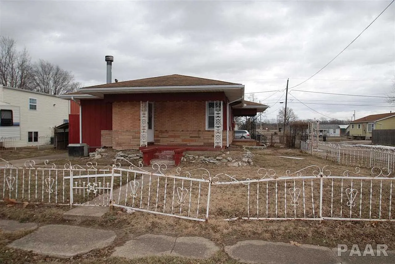 300 3rd St photo 1