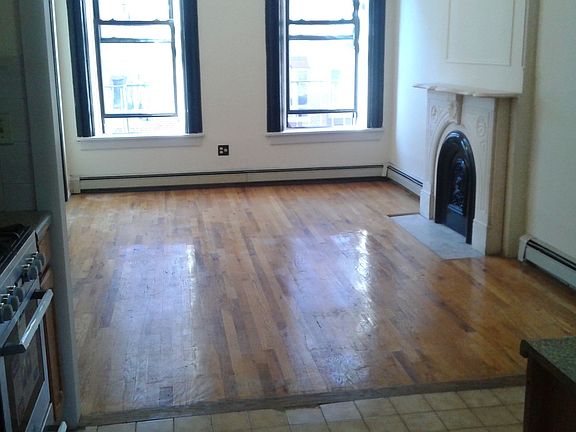 5th image of 278 Saint James Pl APT 2