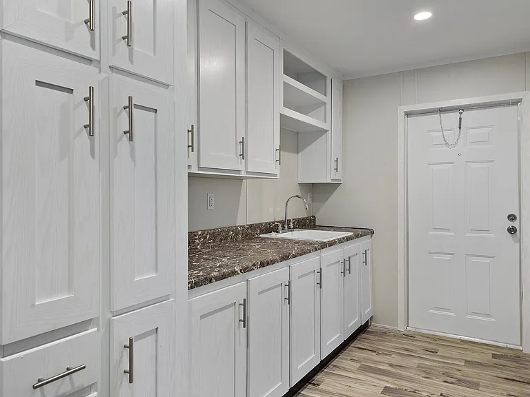 Saddle Creek — Photo 35