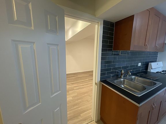 5th image of 3550 W Diversey Ave