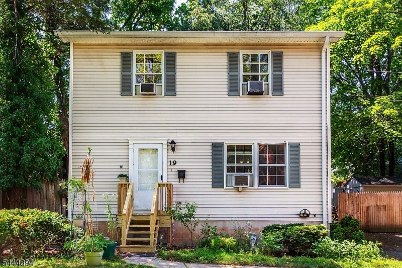 1st image of 19 Franklin Pl