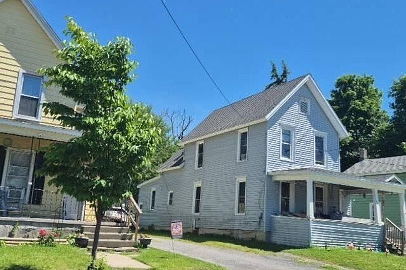 1st image of 624 Lansing St