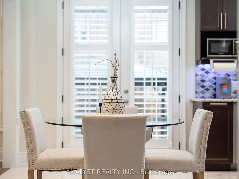 61 Ross Vennare Cres — Photo 10
