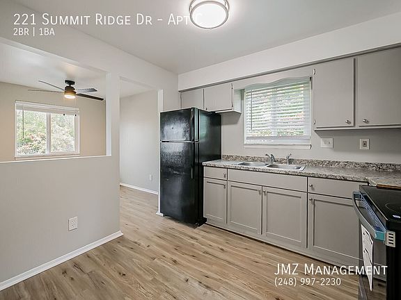 3rd image of 221 Summit Ridge Dr #C