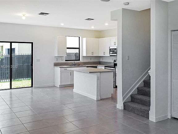 3rd image of 5850 Clydesdale Ct #5850