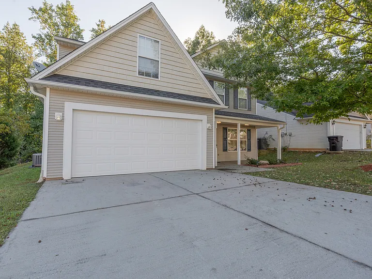 223 Stockbridge Dr — Photo 1