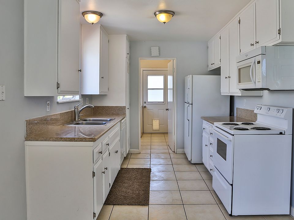 1st image of 3490 Kemble Ave
