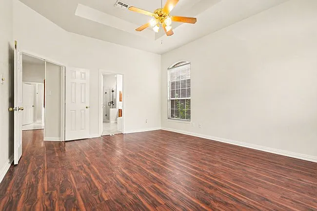 1027 Creek Bnd — Photo 10