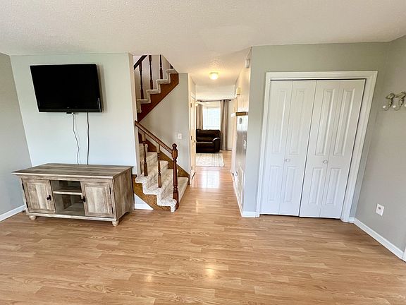 5th image of 104 E Laurel Dr