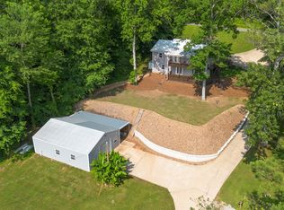 6084 S Main St, Lobelville, TN 37097