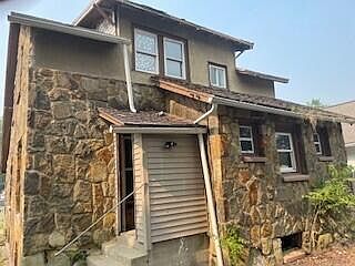 2nd image of 256 Post Ave