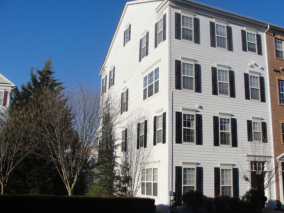 End Unit Exterior