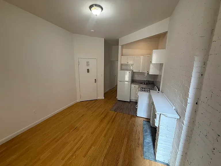426 W 48th St #1RE — Photo 2
