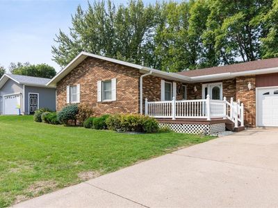 317 N Pine St Monticello Ia 52310 Zillow
