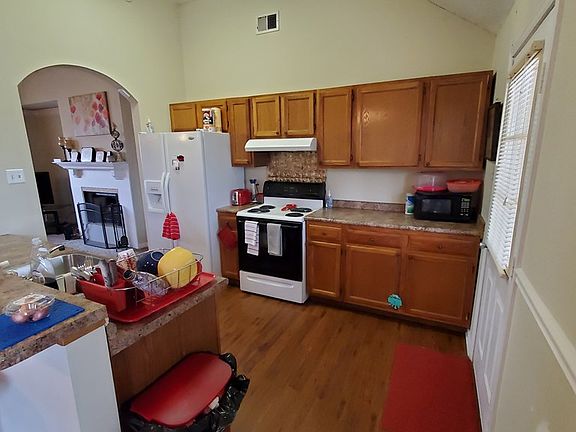 5th image of 366 Southwind Dr