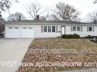 10137 Reeds Dr, Overland Park, KS 66207