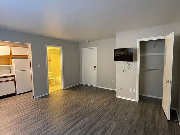 3rd image of 101 E 14th Ave APT J