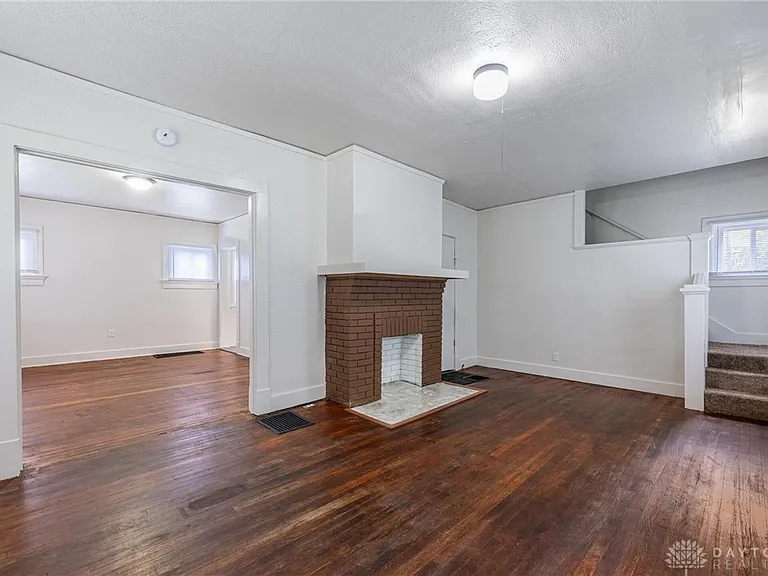 338 Kenwood Ave — Photo 3