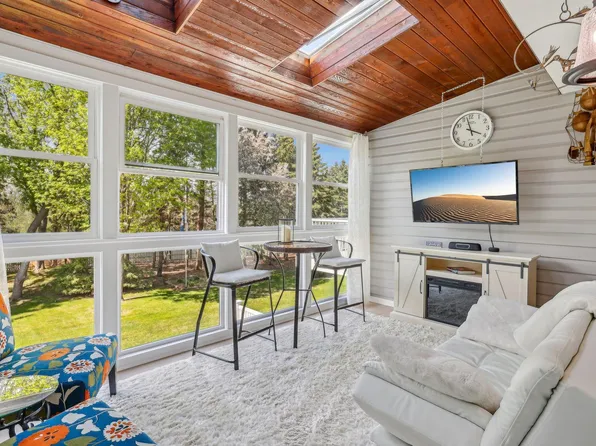15016 Windemere Ln, Burnsville, MN 55306