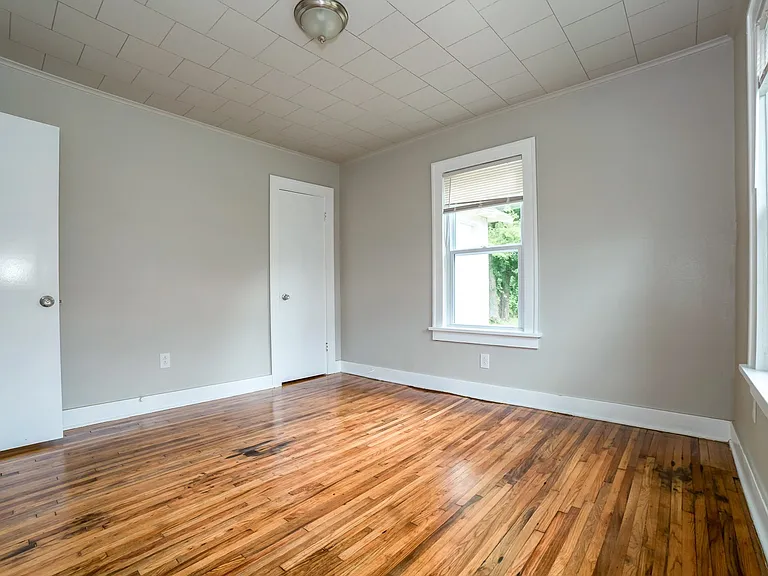 1733 E Marshall St — Photo 19