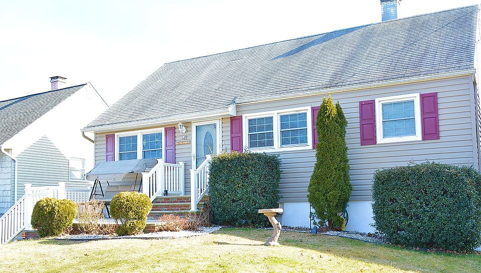Front of House - Right View