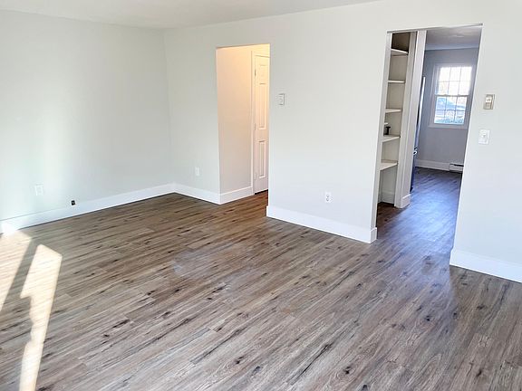 5th image of 391 Main St APT 602