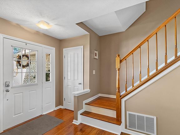 3rd image of 8547 Woodstone Way S