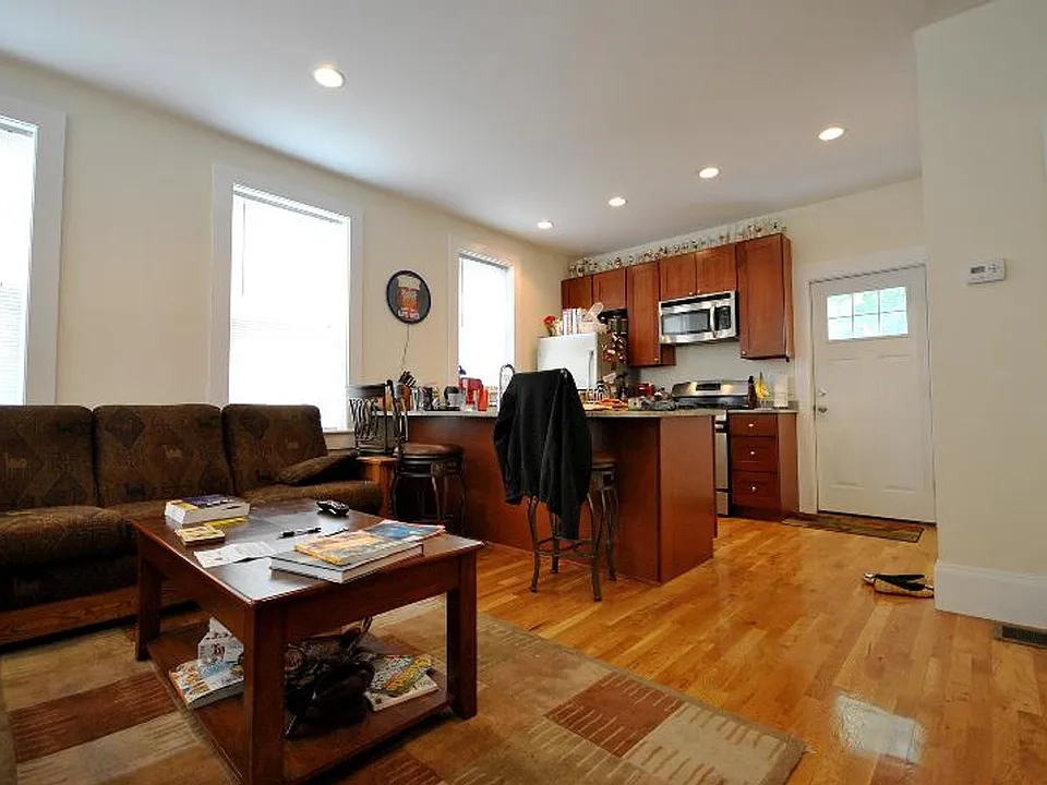 2 Larose Pl #1