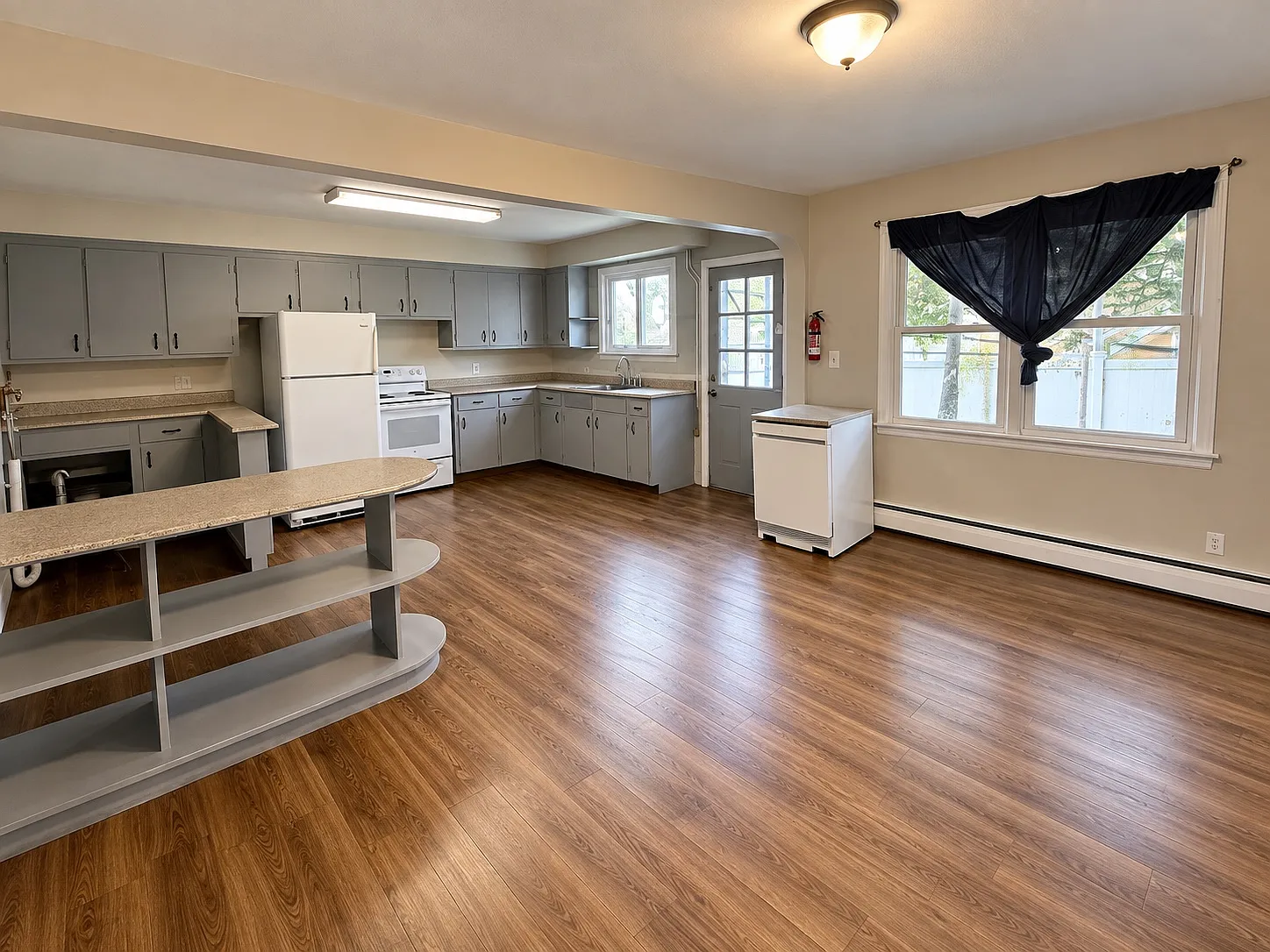 3 bed, 1100 sqft, $1,350 — Photo 3