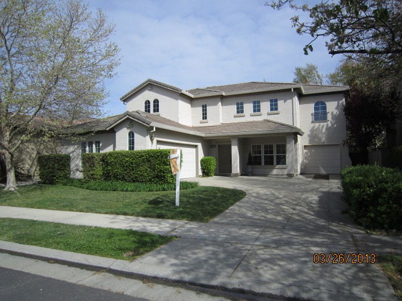 1st image of 616 Camelot Dr