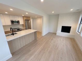 633 S Laflin St #104, Chicago, IL 60607