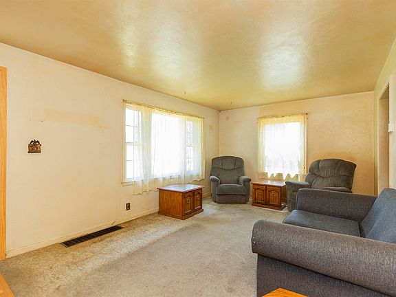 3rd image of 517 S Edison Ave