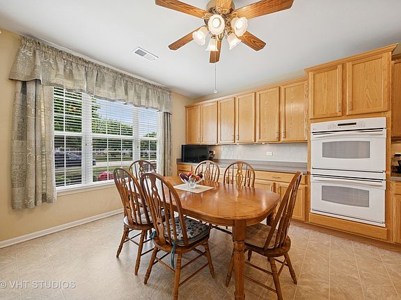 5th image of 319 Capital Dr