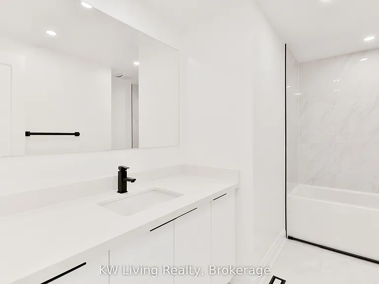 105 Chloe Cres — Photo 21