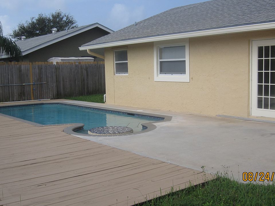 2nd image of 860 NW 49th Way