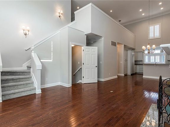 5th image of 304 Earley Ln #11