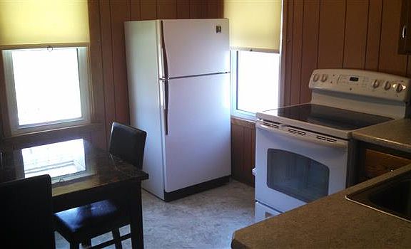 2nd image of 916 Woodland Ave