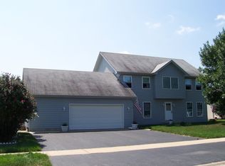 169 White Pine Ln, Lake Villa, IL 60046