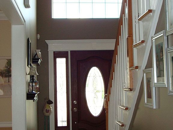 16" UPGRADED TILE FOYER