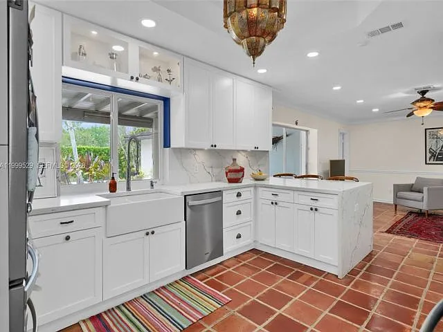 15280 SW 72nd Ave — Photo 4