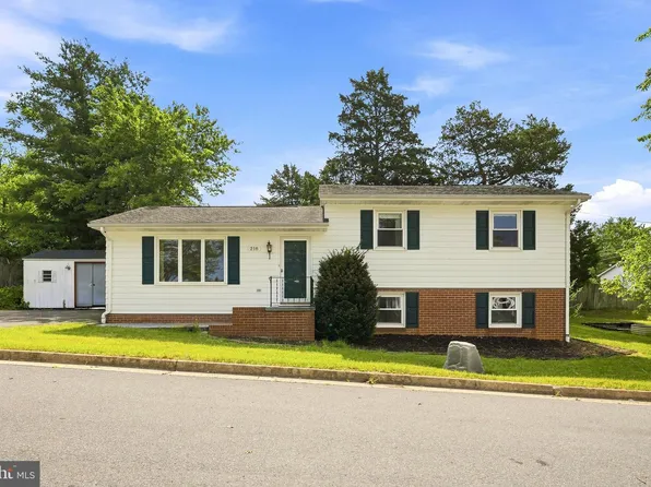 218 Locust Dr, Strasburg, VA 22657