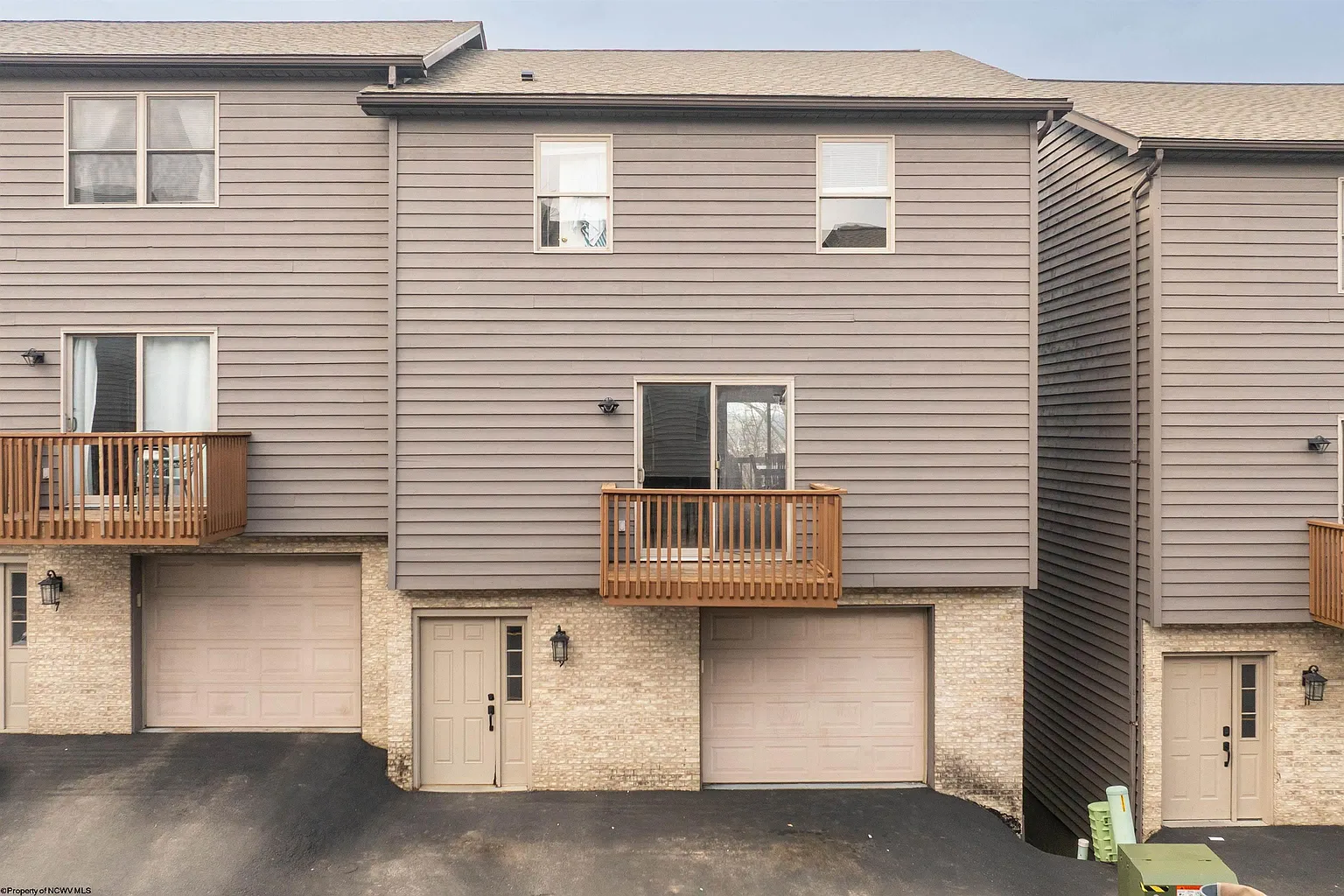 9 Sunridge Dr photo 1